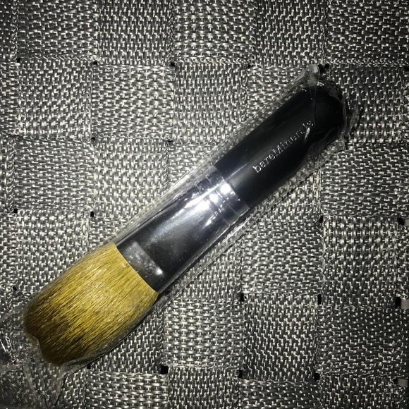 NEVER opened Bare Minerals Flawless Face Brush - Picture 2 of 2